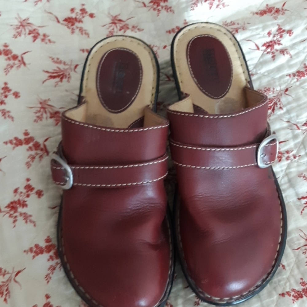 Womens clogs
